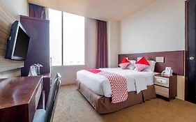 Townhouse Oak Near Losari Beach Formerly Lynt Hotel Makassar